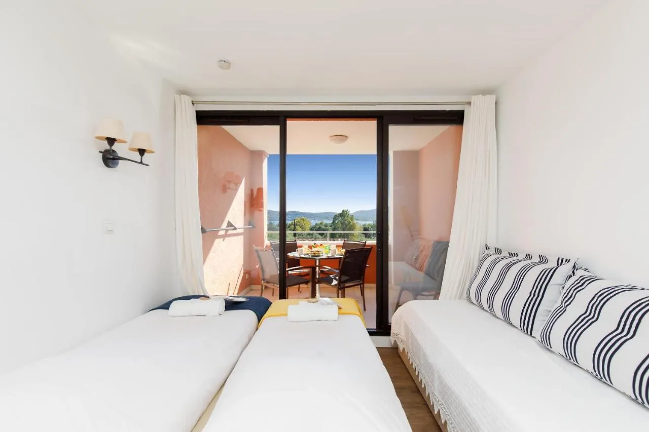 Apartment Les Parcs De Grimaud Yourhosthelper France